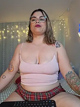 Juliietha servas online show from 04-12-26, 11:30