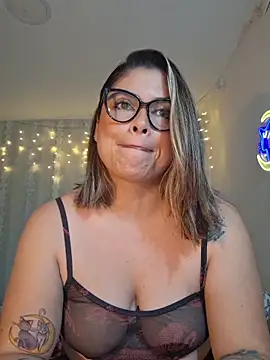 Juliietha servas online show from 04-28-26, 12:09