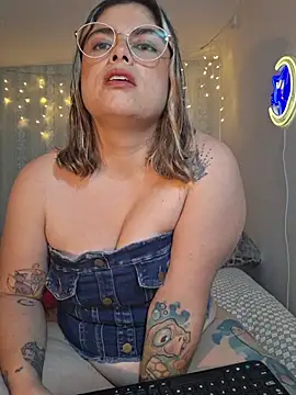 Juliietha servas online show from 04-15-26, 11:16