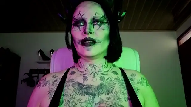 Snapshot of Olivia_seex chatting on 10-06-25, 02:18 Olivia seex online show from 10-06-25, 02:18