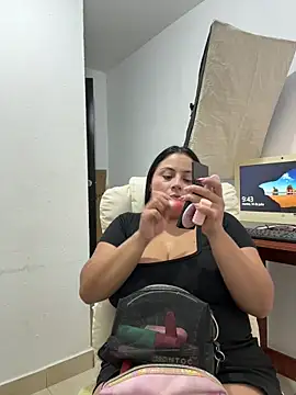 Snapshot of Sol_biglips chatting on 07-14-26, 02:45 Sol biglips online show from 07-14-26, 02:45