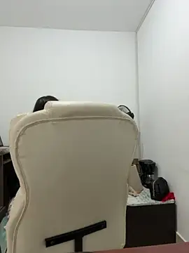 Snapshot of Sol_biglips chatting on 04-23-26, 04:08 Sol biglips online show from 04-23-26, 04:08