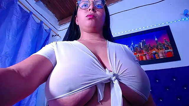Snapshot of Naturalboobss chatting on 03-06-25, 06:30 Naturalboobss online show from 03-06-25, 06:30