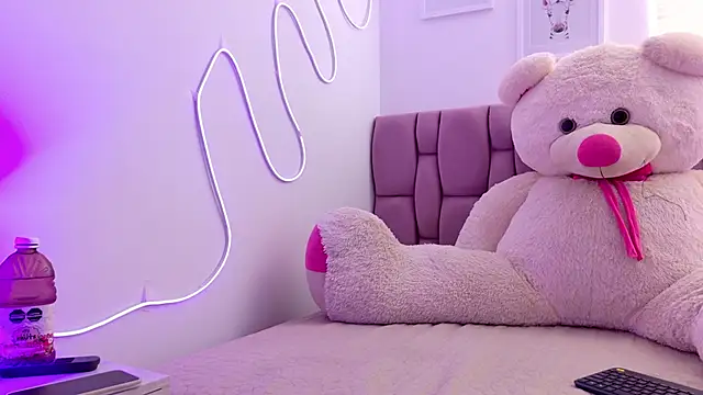 SophiaKarson online show from 10-14-25, 04:29