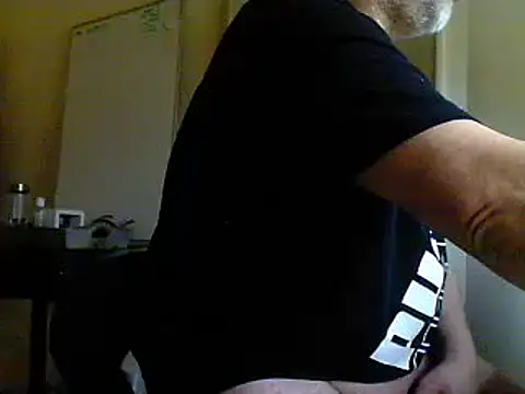 Snapshot of oopsxx chatting on 02-27-25, 03:26 oopsxx online show from 02-27-25, 03:26