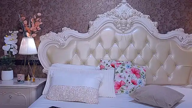 OliveWilson online show from 12-19-25, 07:44