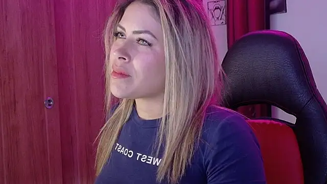 Natalia Montoya online show from 10-09-25, 02:01