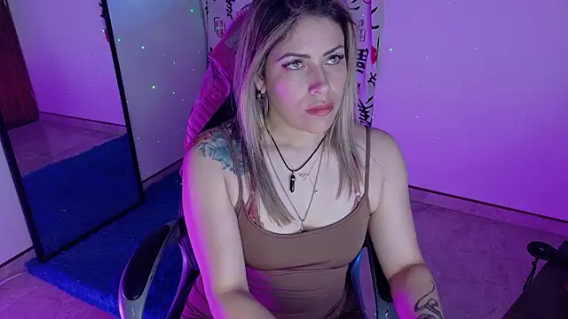 Natalia Montoya online show from 10-20-25, 03:08