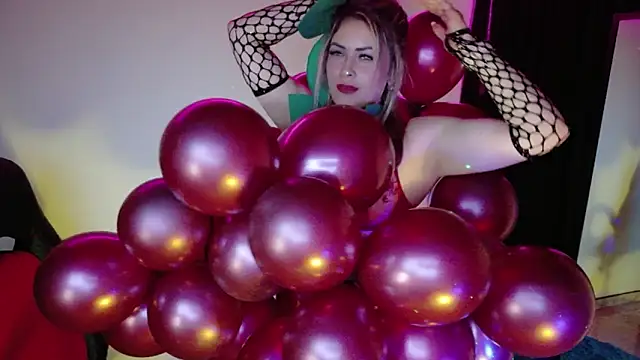 Natalia Montoya online show from 10-26-25, 01:06