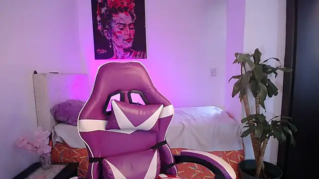 esmeraldaa230 online show from 02-05-26, 07:32