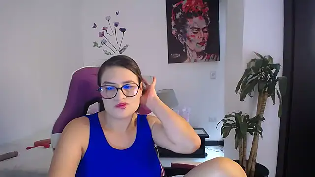 esmeraldaa230 online show from 03-11-26, 07:41