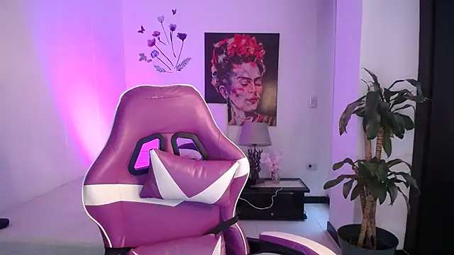 esmeraldaa230 online show from 04-10-26, 07:10