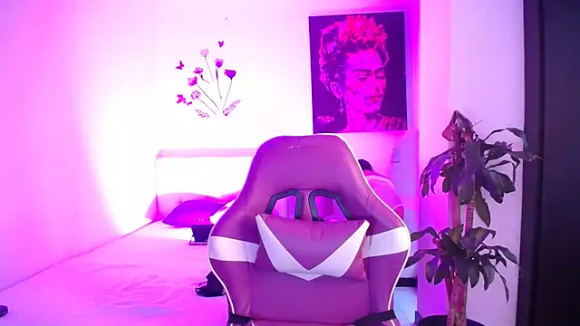 esmeraldaa230 online show from 04-02-26, 04:46