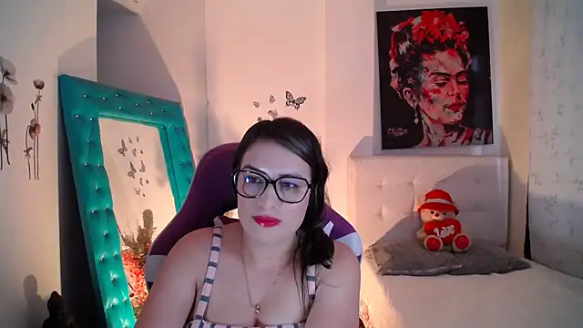 esmeraldaa230 online show from 09-26-25, 08:05