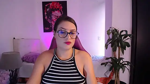 esmeraldaa230 online show from 02-18-26, 07:32