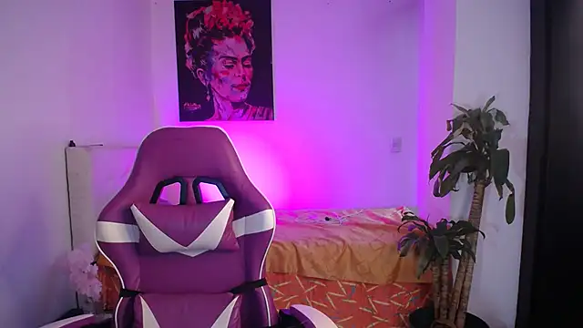 esmeraldaa230 online show from 01-09-26, 07:32