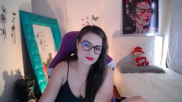 esmeraldaa230 online show from 10-04-25, 07:59