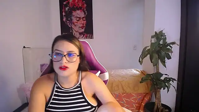 esmeraldaa230 online show from 01-08-26, 08:04