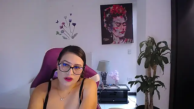 esmeraldaa230 online show from 02-21-26, 06:54