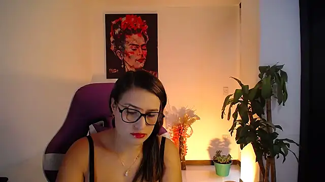 esmeraldaa230 online show from 11-02-25, 08:14