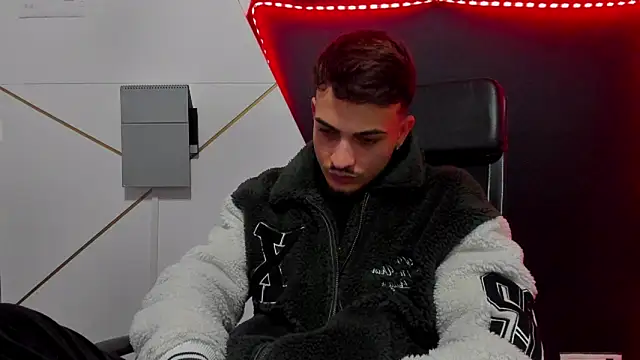 Snapshot of BrandonTate chatting on 02-06-26, 05:58 BrandonTate online show from 02-06-26, 05:58