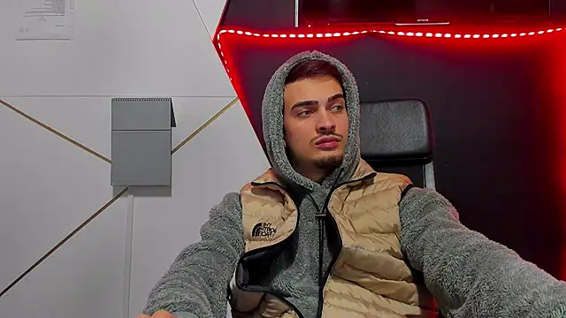 Snapshot of BrandonTate chatting on 02-15-26, 08:02 BrandonTate online show from 02-15-26, 08:02