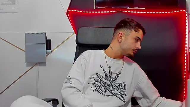 Snapshot of BrandonTate chatting on 02-19-26, 10:34 BrandonTate online show from 02-19-26, 10:34