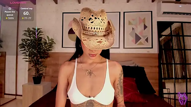 LunaRuso online show from 10-25-25, 08:09