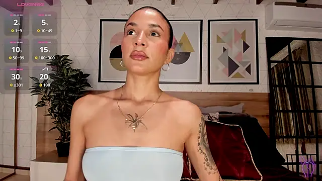 LunaRuso online show from 10-08-25, 07:58