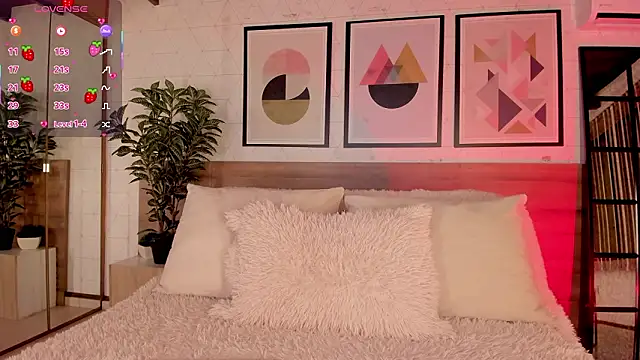 LunaRuso online show from 03-06-26, 07:53