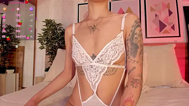 LunaRuso online show from 03-12-26, 07:40