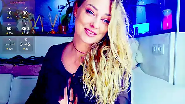  JuliaSpace  online show from 04-17-26, 04:32