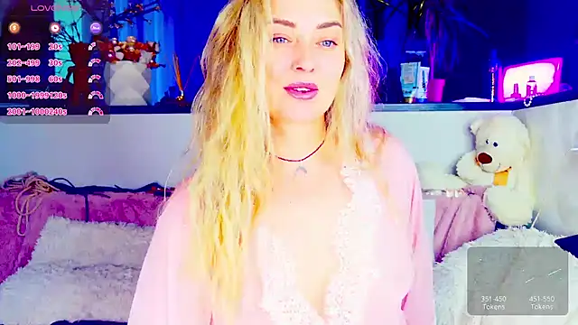 Snapshot of _JuliaSpace_ chatting on 06-02-26, 04:29 JuliaSpace online show from 06-02-26, 04:29