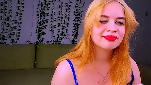 Snapshot of AlicePopsy chatting on 02-18-25, 06:04 AlicePopsy online show from 02-18-25, 06:04
