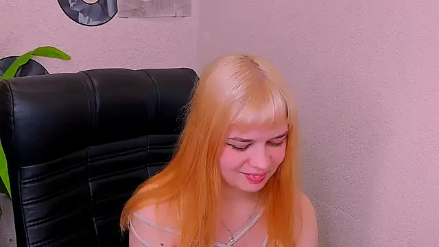 Snapshot of AlicePopsy chatting on 03-08-25, 10:54 AlicePopsy online show from 03-08-25, 10:54
