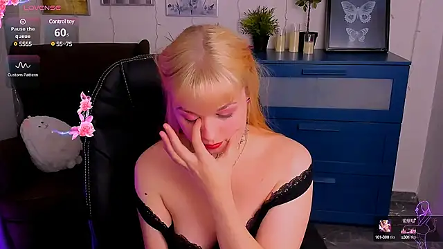 Snapshot of AlicePopsy chatting on 03-20-25, 11:45 AlicePopsy online show from 03-20-25, 11:45