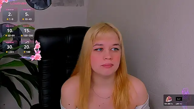 Snapshot of AlicePopsy chatting on 03-09-25, 10:30 AlicePopsy online show from 03-09-25, 10:30