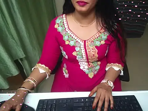 Snapshot of Arushisingh8888 chatting on 10-10-25, 12:39 Arushisingh8888 online show from 10-10-25, 12:39