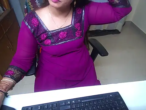Snapshot of Arushisingh8888 chatting on 09-29-25, 12:33 Arushisingh8888 online show from 09-29-25, 12:33