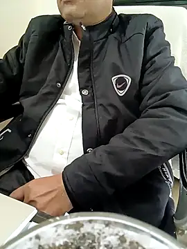 Snapshot of Hot-man39 chatting on 02-05-25, 12:06 Hot-man39 online show from 02-05-25, 12:06
