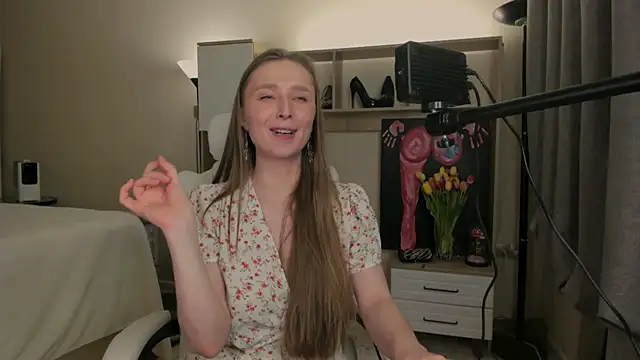 CharlotteWells online show from 03-10-25, 05:07