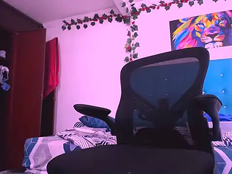 latinhot9631 online show from 11-24-25, 02:11