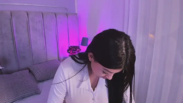 EvaaStevens online show from 11-28-25, 01:11