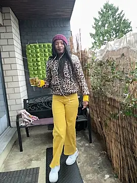 Shantel-Olivia online show from 12-17-25, 09:14