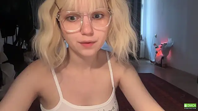 Snapshot of electric_babe chatting on 07-21-26, 01:56 electric babe online show from 07-21-26, 01:56