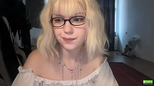 Snapshot of electric_babe chatting on 07-15-26, 02:13 electric babe online show from 07-15-26, 02:13