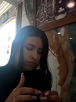 Snapshot of _elektrah chatting on 12-19-25, 06:21 elektrah online show from 12-19-25, 06:21