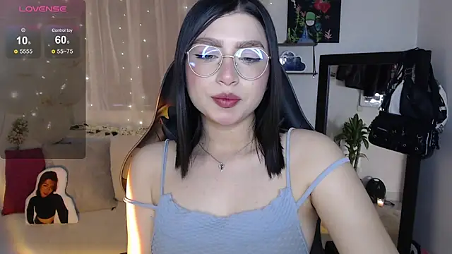 Snapshot of mily_thomson_b_ chatting on 09-17-25, 10:23 mily thomson b online show from 09-17-25, 10:23