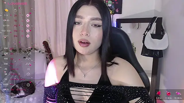 Snapshot of mily_thomson_b_ chatting on 10-17-25, 08:32 mily thomson b online show from 10-17-25, 08:32