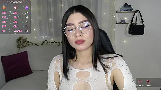 Snapshot of mily_thomson_b_ chatting on 03-14-25, 10:27 mily thomson b online show from 03-14-25, 10:27